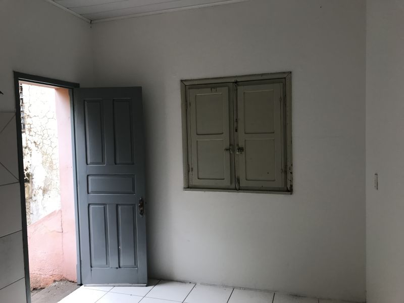 Casa 2 quartos  no Centro