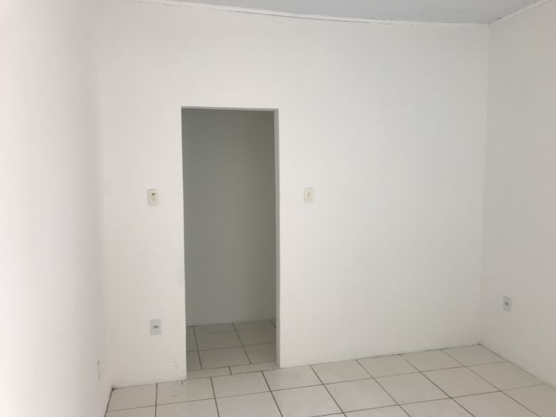 Casa 2 quartos  no Centro
