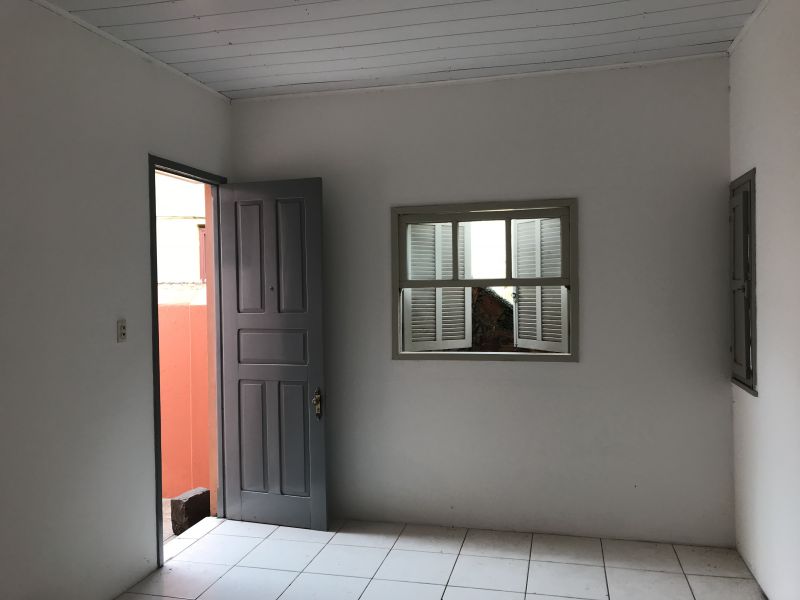 Casa 2 quartos  no Centro