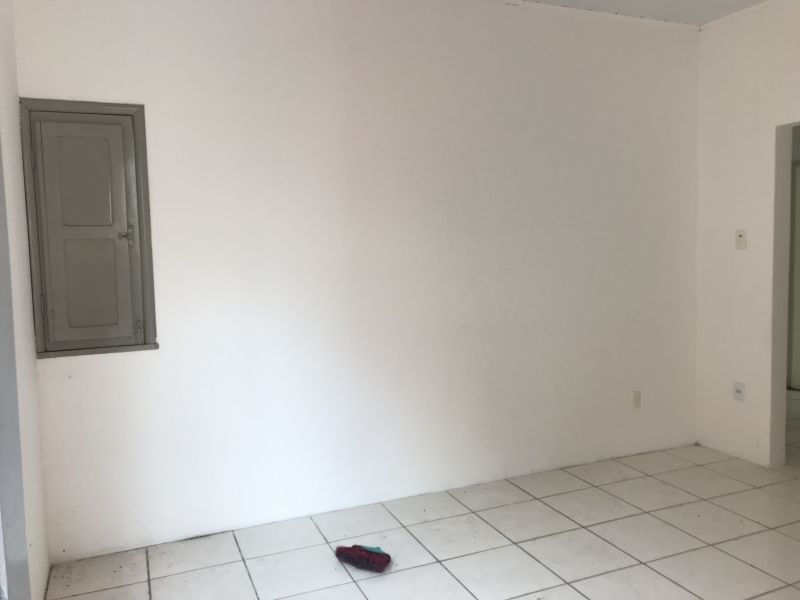 Casa 2 quartos  no Centro