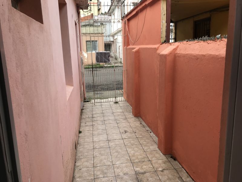 Casa 2 quartos  no Centro