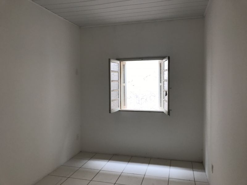 Casa 2 quartos  no Centro