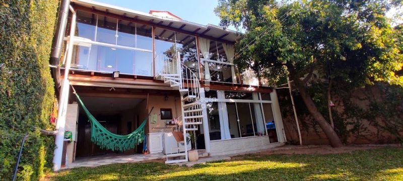 Casa 2 quartos  no Centro