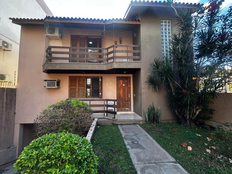 Casa 5 dormitórios no bairro Nossa Senhora de Lourdes em Santa Maria