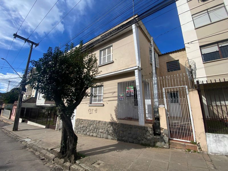 Casa 7 dormitórios no bairro Passo D'Areia em Santa Maria