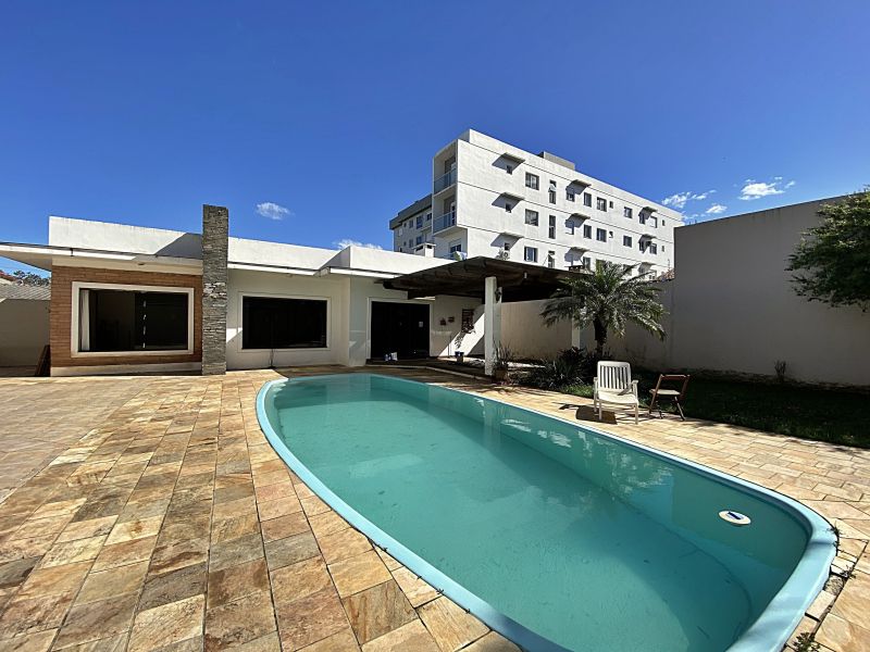 Casa 4 dormitórios no bairro Camobi em Santa Maria