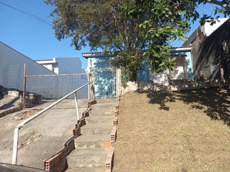 Casa 2 dormitórios no bairro Itararé em Santa Maria