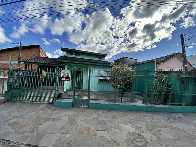 Casa 3 dormitórios no bairro Itararé em Santa Maria