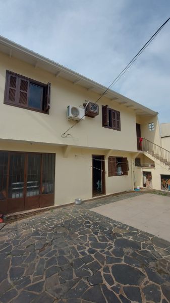 Casa 4 dormitórios no bairro Vila Ipiranga