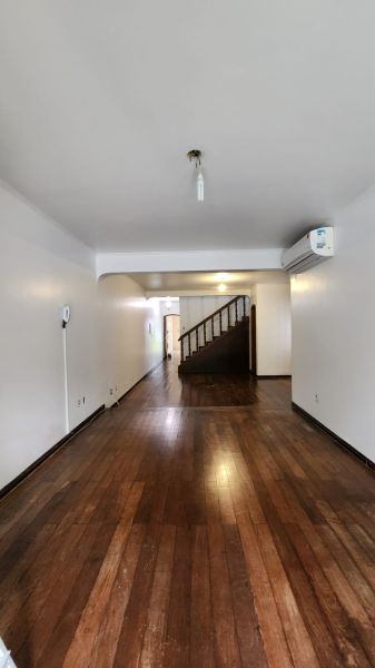 Casa 4 dormitórios no bairro Petrópolis