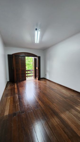 Casa 4 dormitórios no bairro Petrópolis