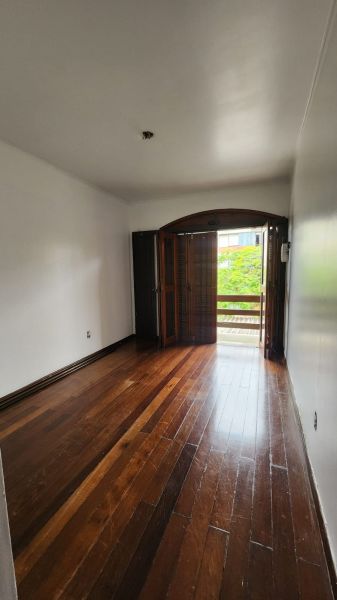 Casa 4 dormitórios no bairro Petrópolis