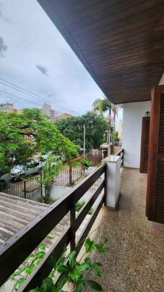 Casa 4 dormitórios no bairro Petrópolis