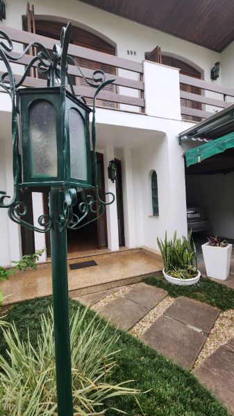 Casa 4 dormitórios no bairro Petrópolis