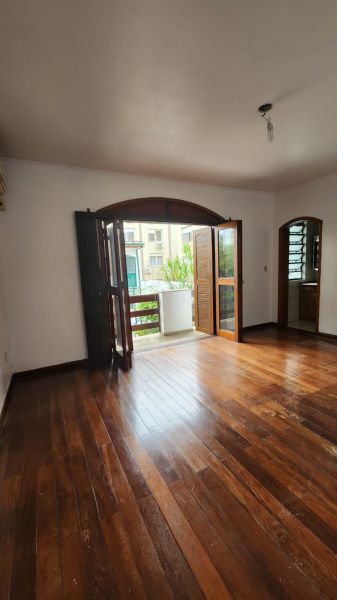Casa 4 dormitórios no bairro Petrópolis