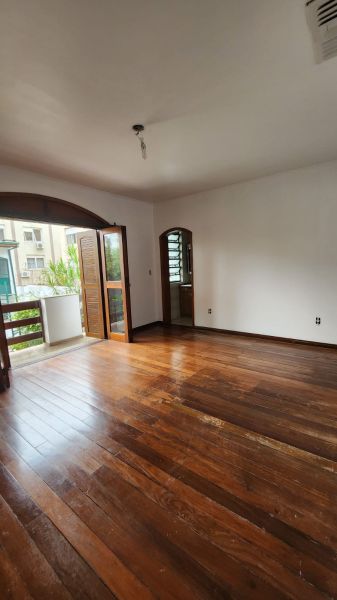 Casa 4 dormitórios no bairro Petrópolis