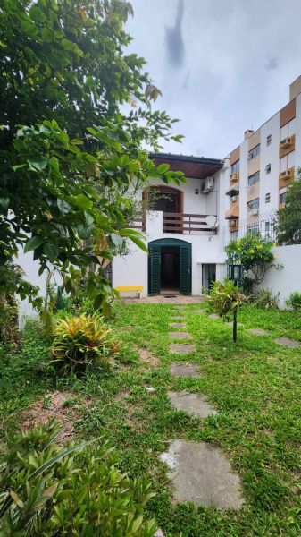 Casa 4 dormitórios no bairro Petrópolis