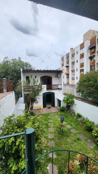 Casa 4 dormitórios no bairro Petrópolis