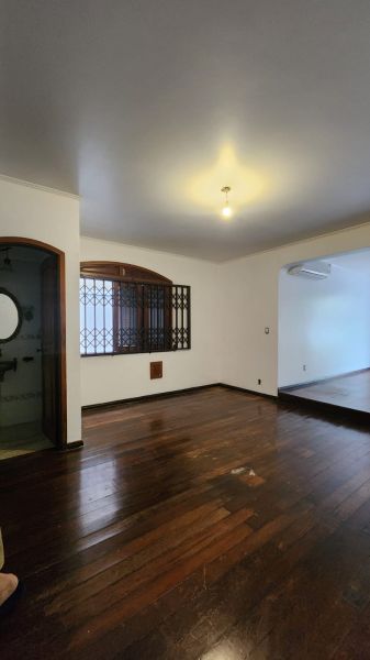 Casa 4 dormitórios no bairro Petrópolis