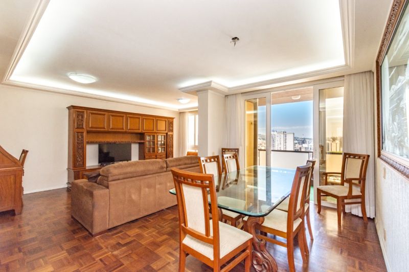 Apartamento 3 dormitórios no bairro Centro