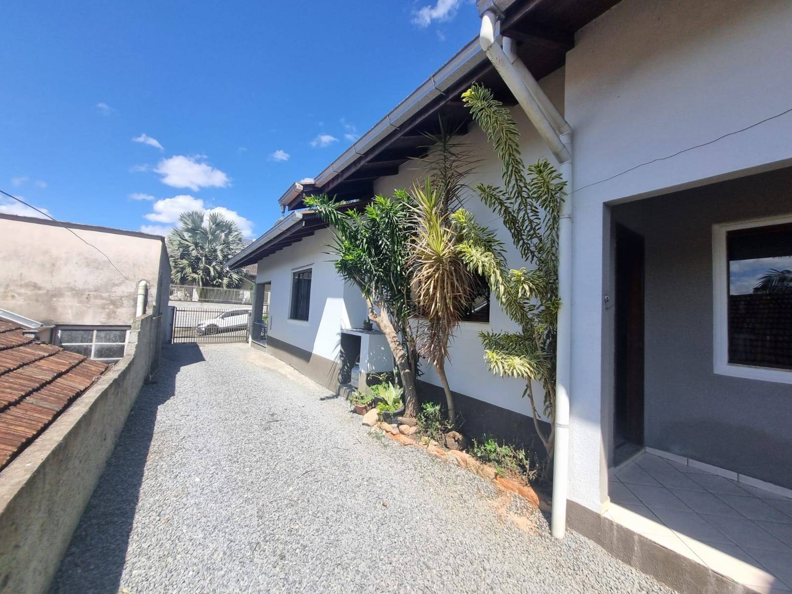 Casa à venda no bairro Barra do Rio Cerro