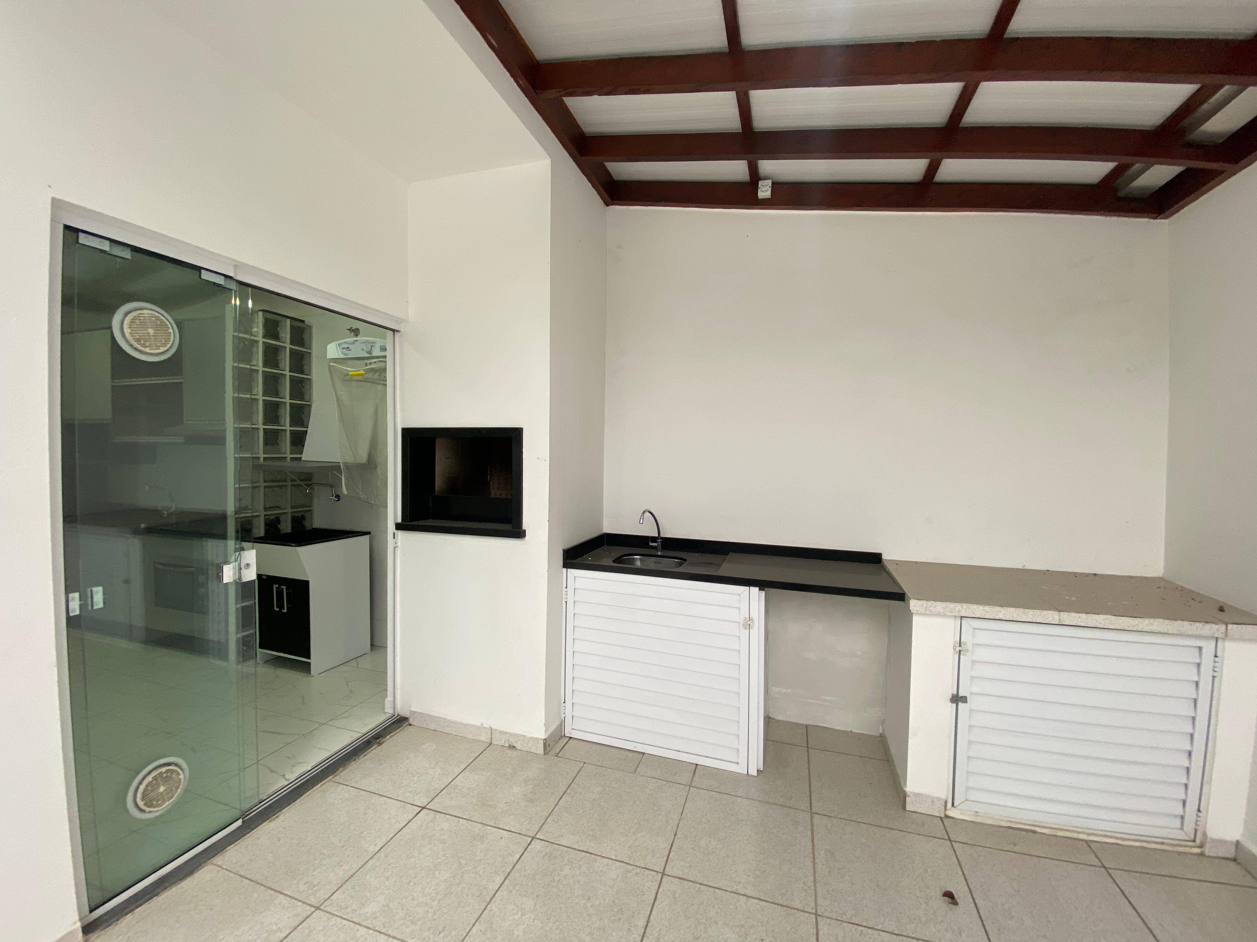 Casas Geminadas à venda no bairro Tifa Martins