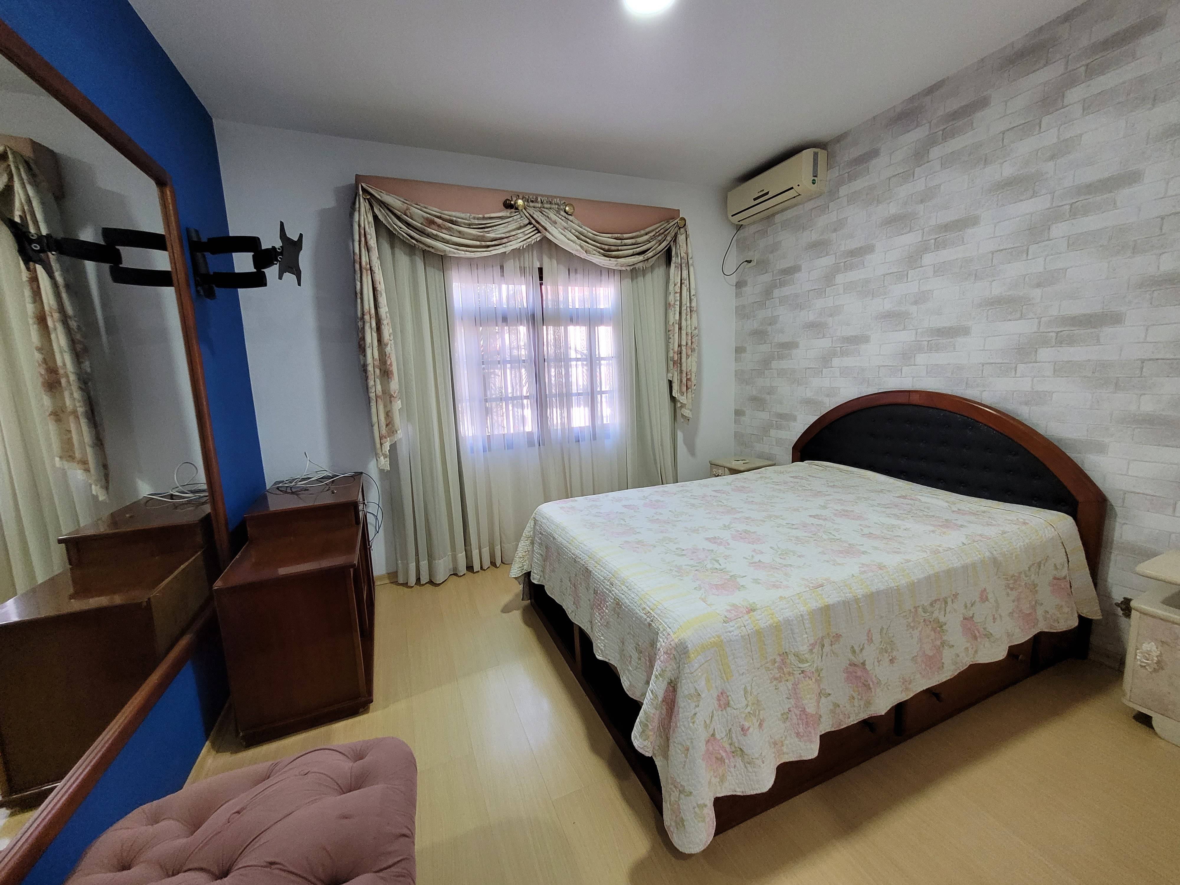Casa à venda no bairro Barra do Rio Cerro