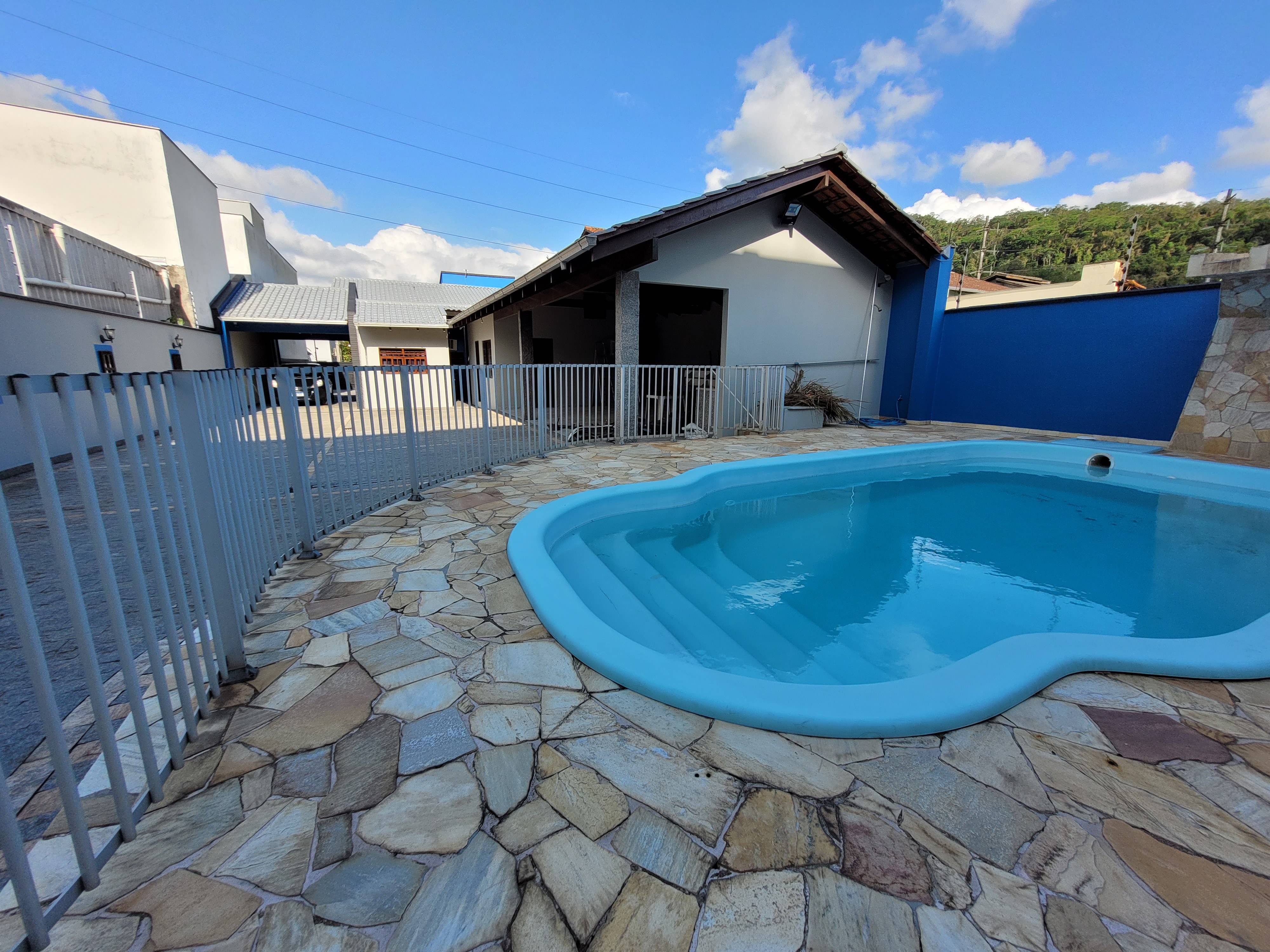 Casa à venda no bairro Barra do Rio Cerro