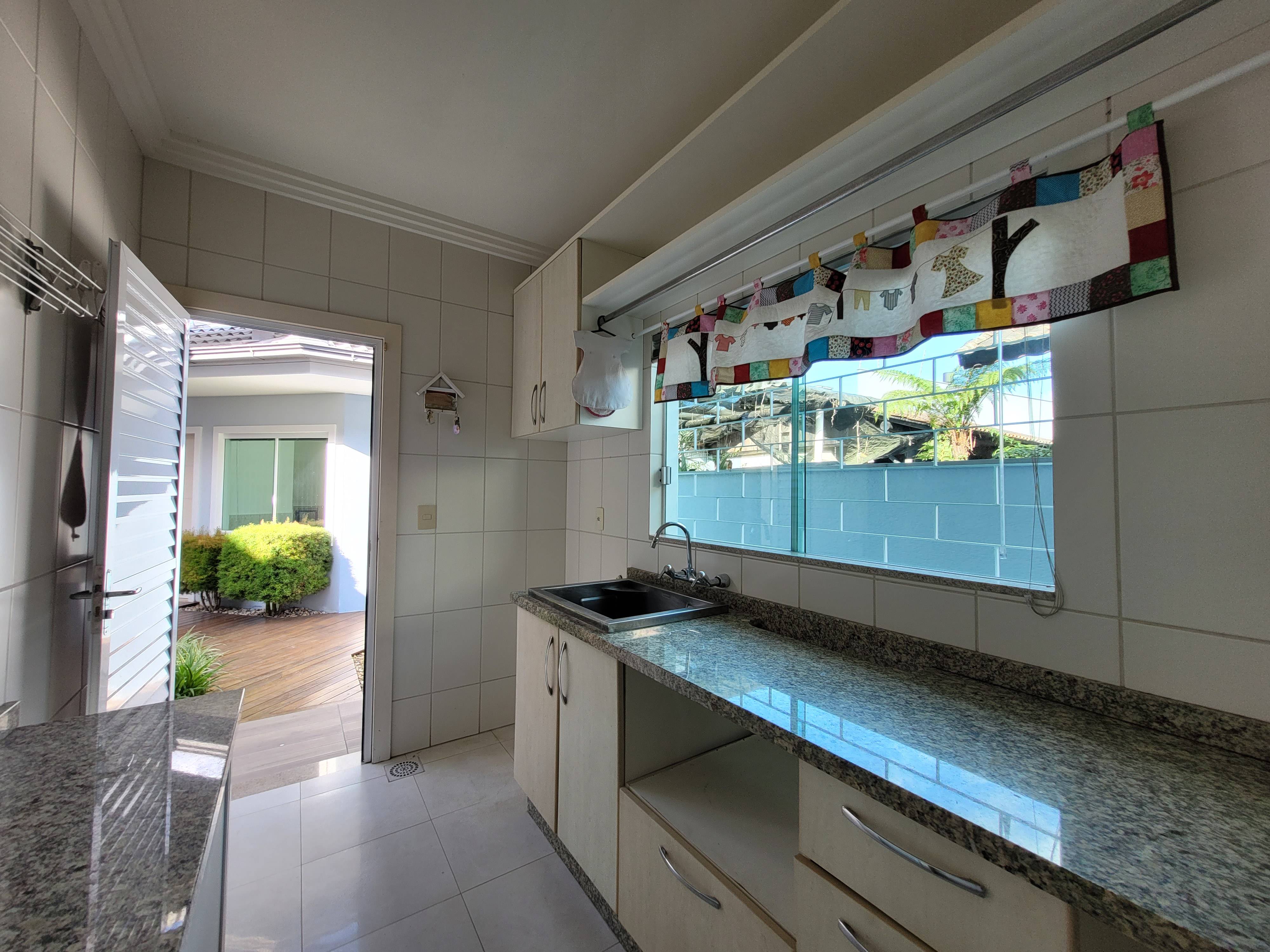 Casa à venda no bairro Ilha da Figueira