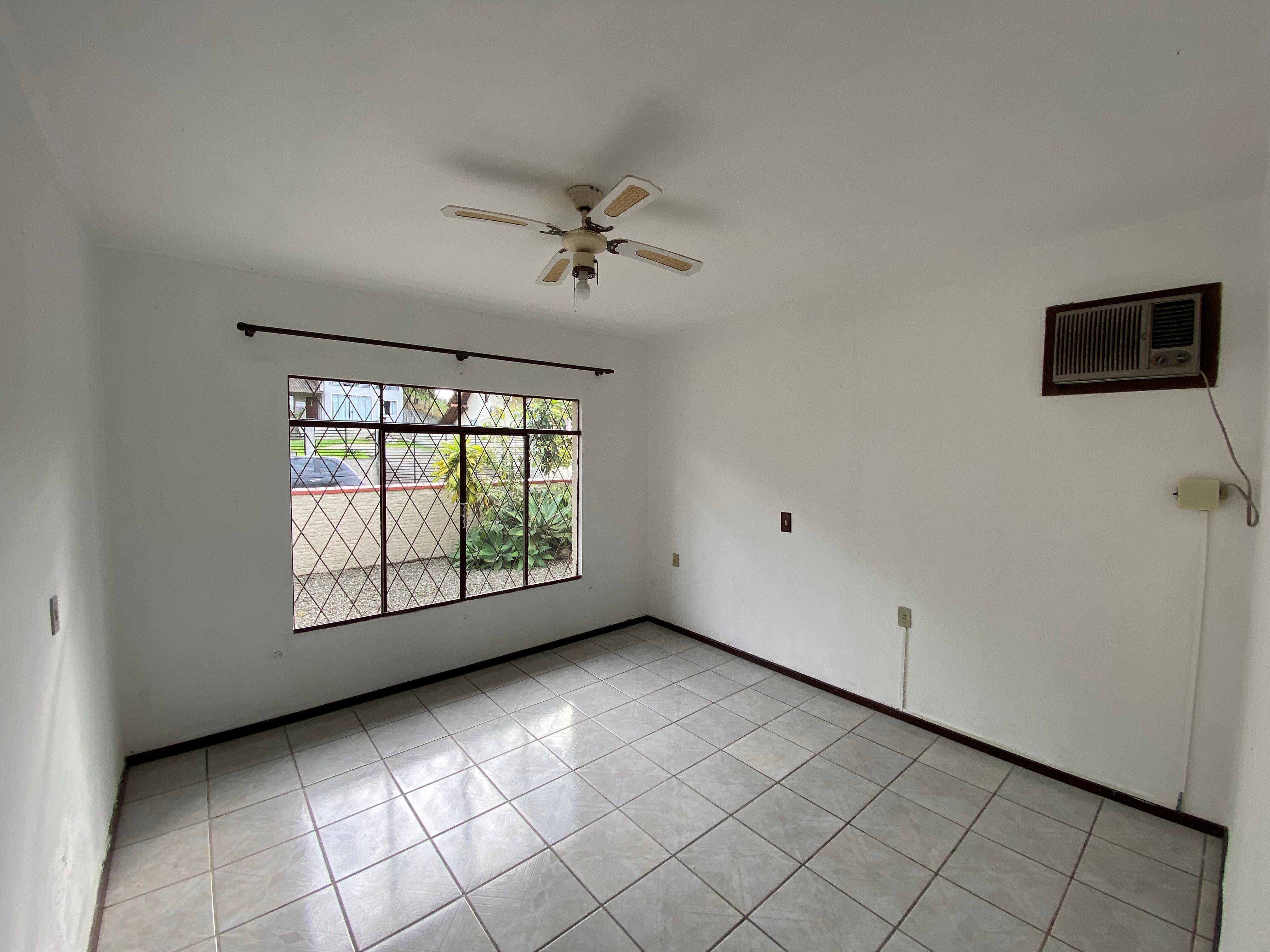 Casa à venda no bairro Jaraguá Esquerdo