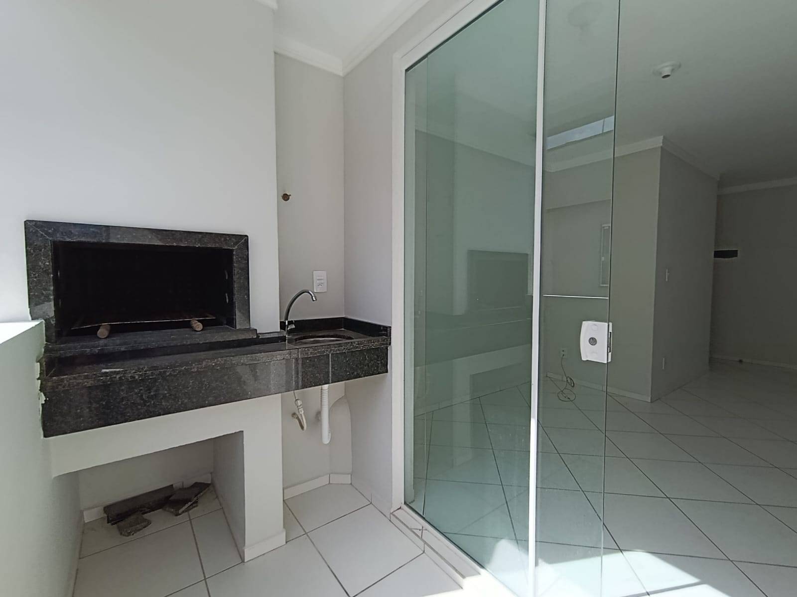 Apartamento à venda no bairro Barra do Rio Cerro