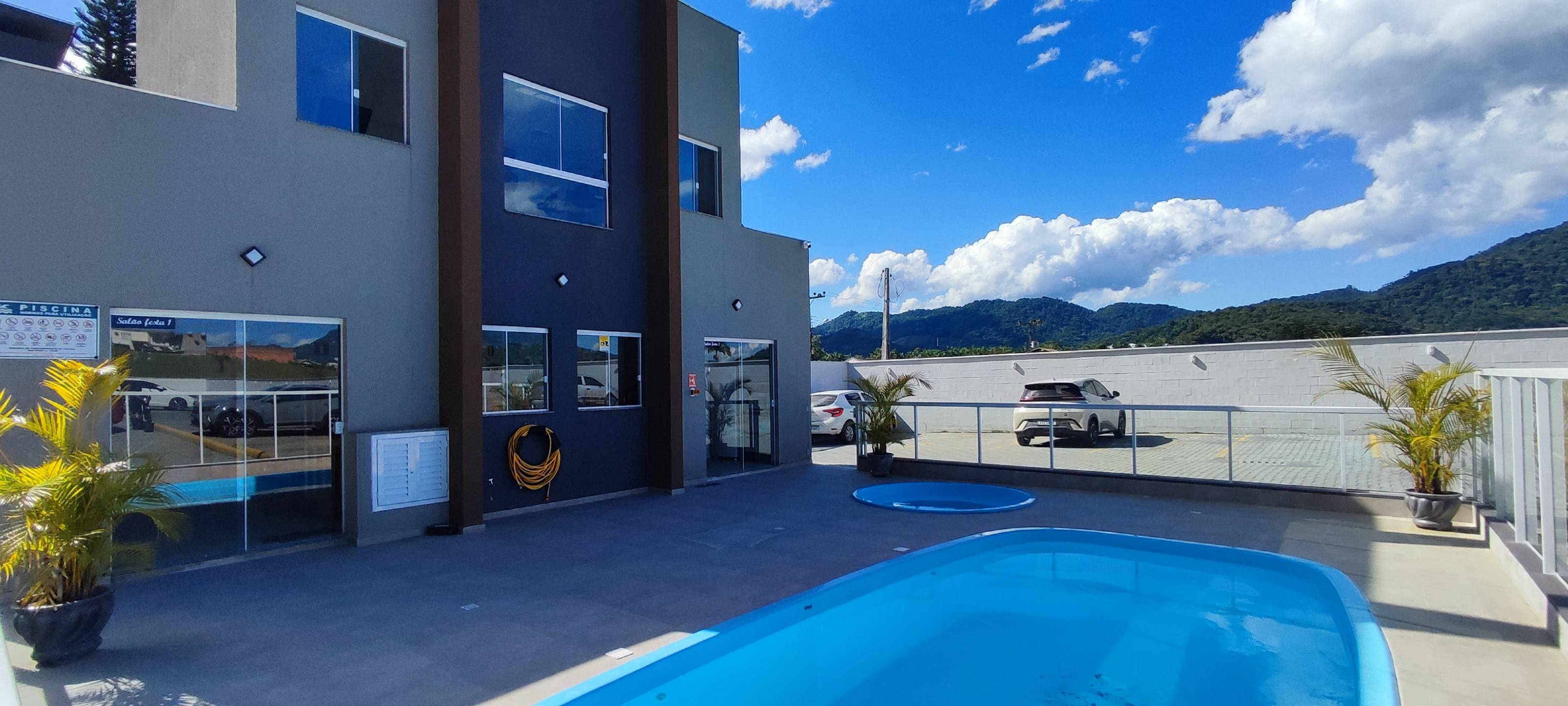 Apartamento à venda no bairro Rau