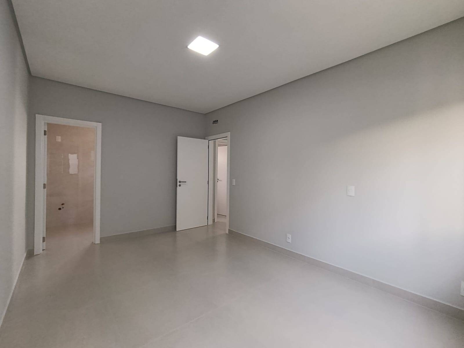 Casa à venda no bairro Três Rios do Norte