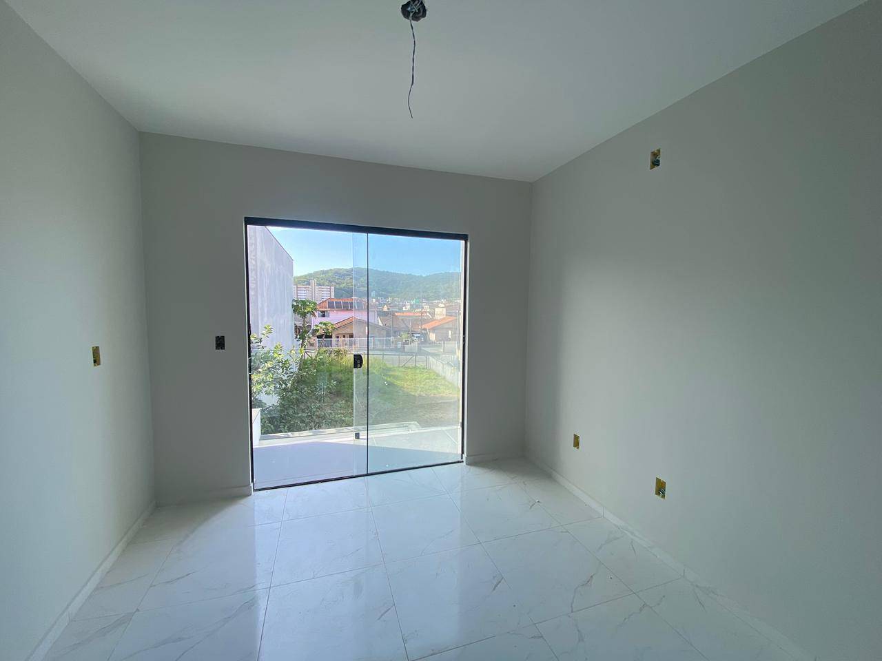 Casas Geminadas à venda no bairro Itinga