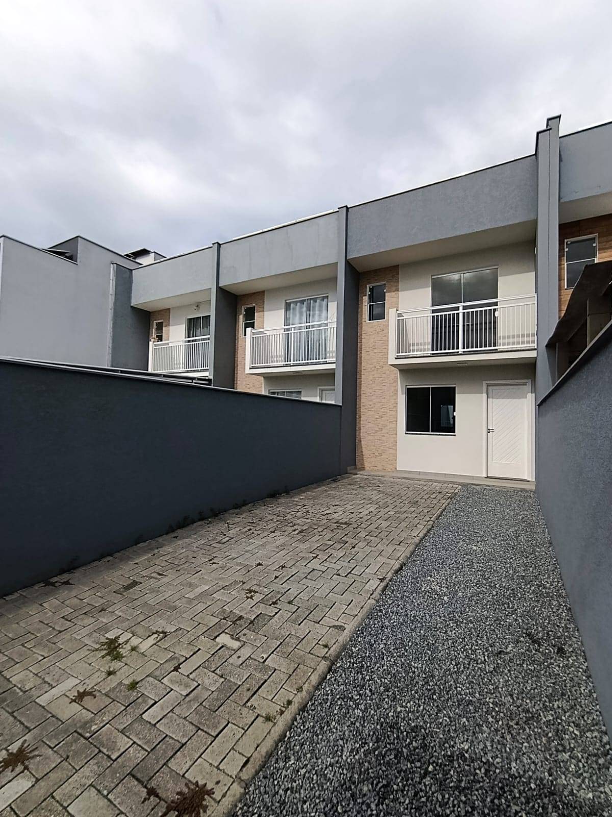Casas Geminadas à venda no bairro Três Rios do Norte