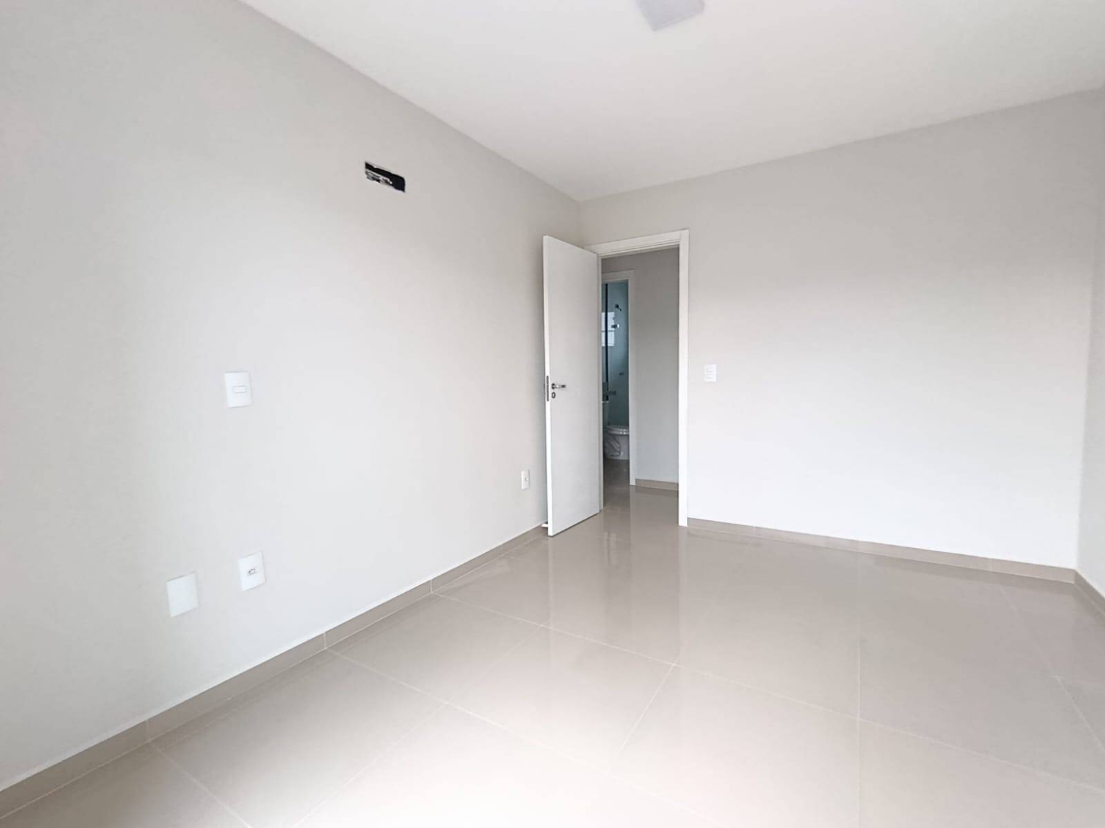 Casas Geminadas à venda no bairro Três Rios do Norte