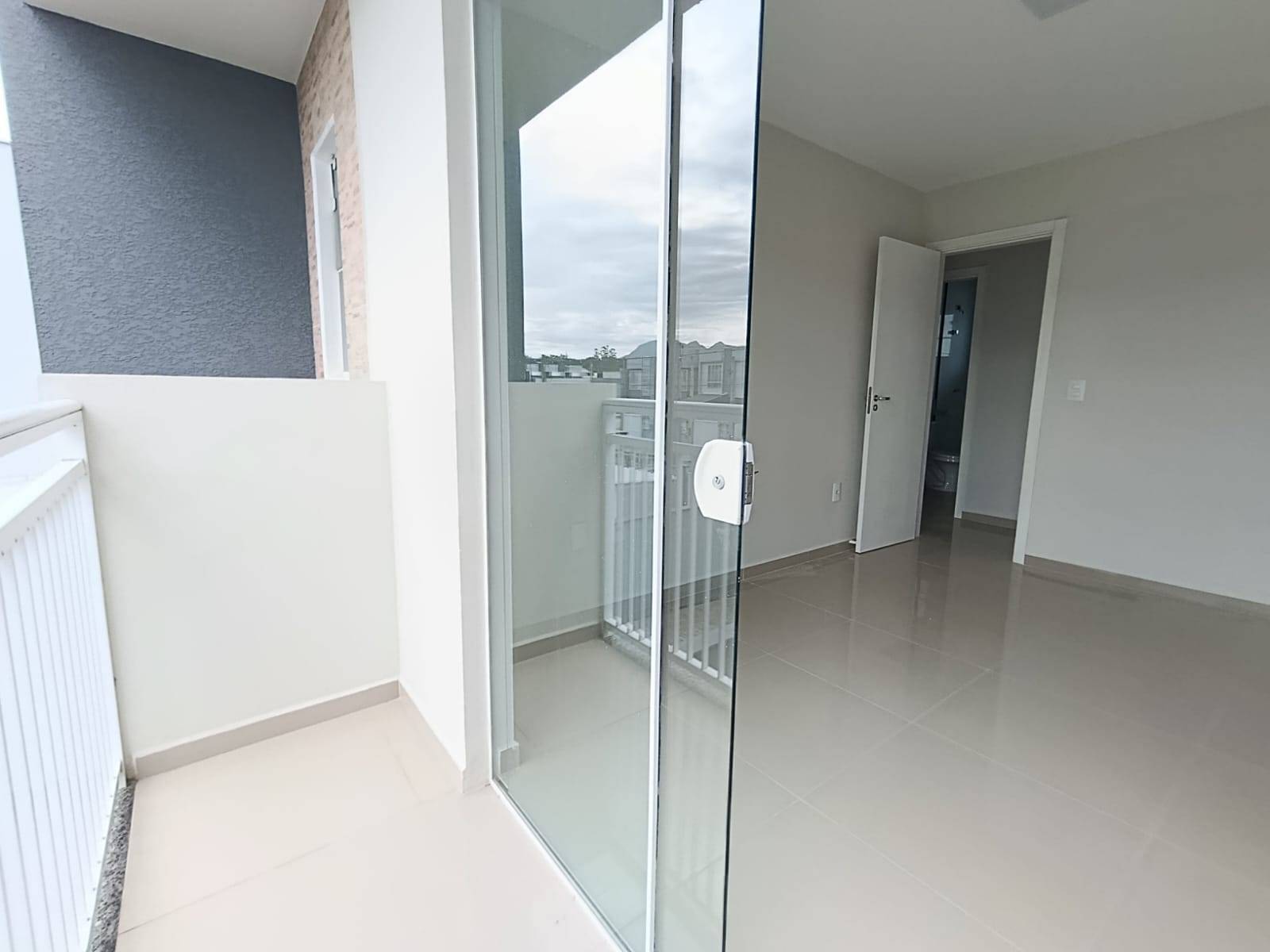 Casas Geminadas à venda no bairro Três Rios do Norte