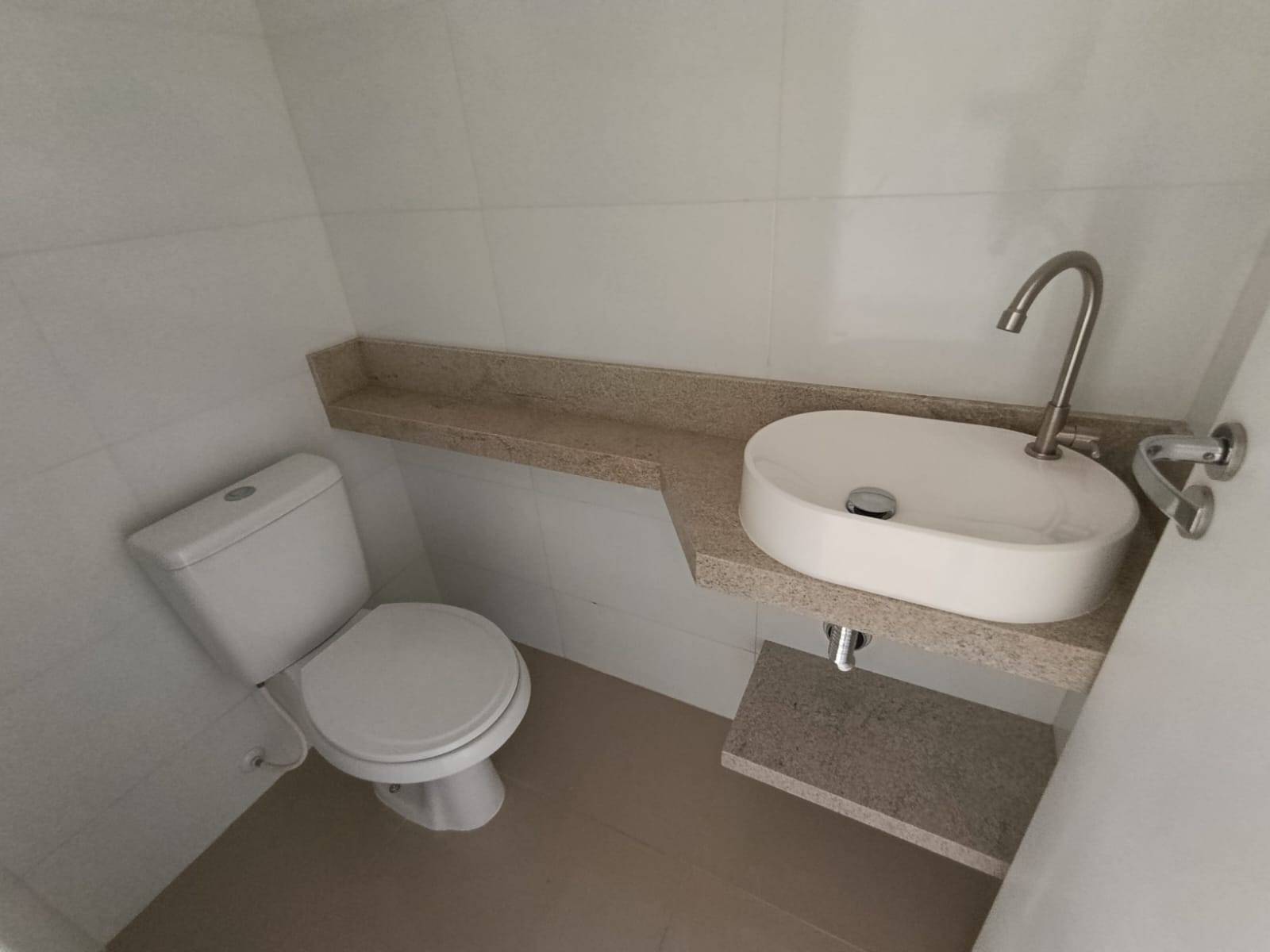 Casas Geminadas à venda no bairro Três Rios do Norte