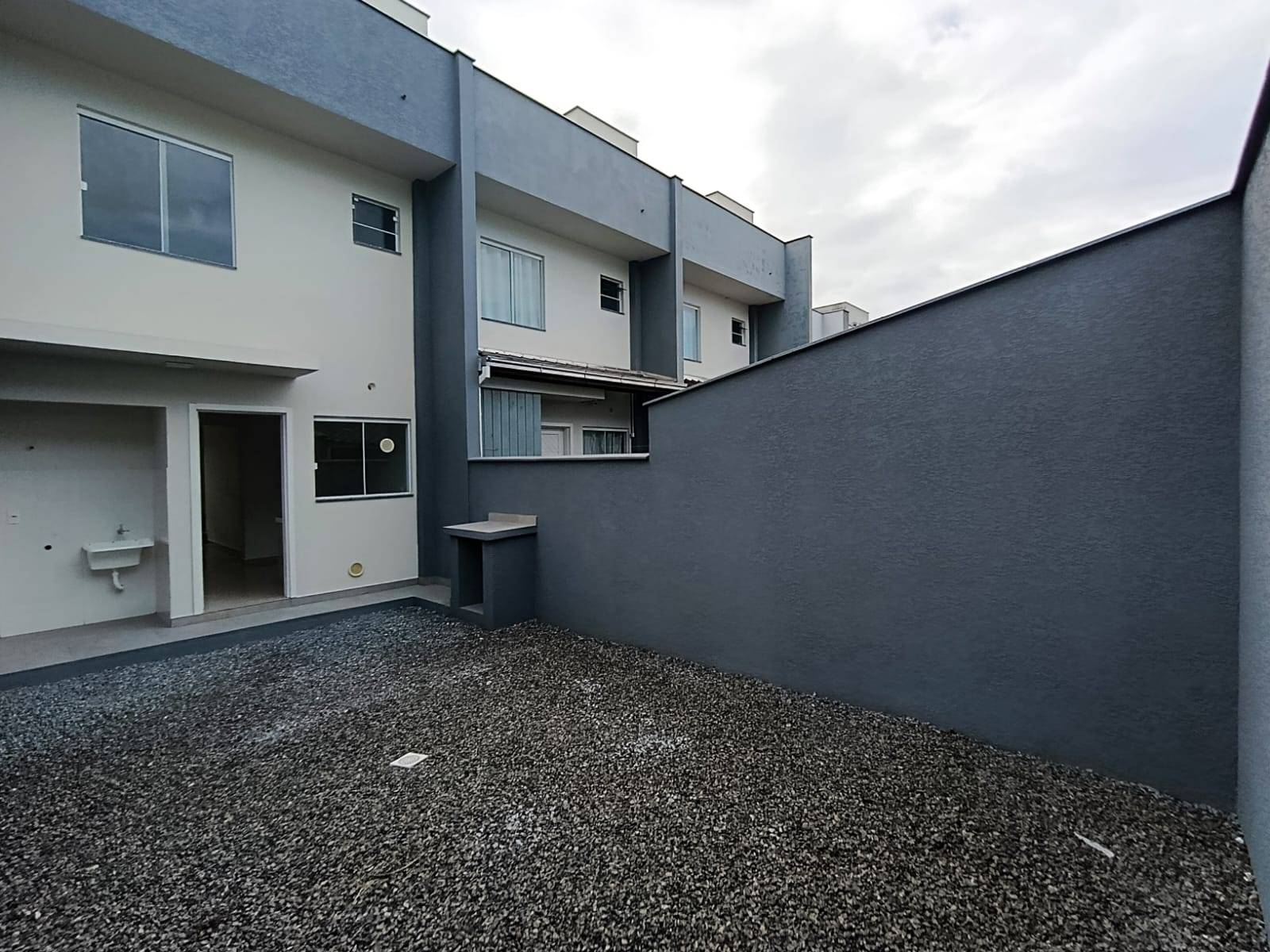 Casas Geminadas à venda no bairro Três Rios do Norte