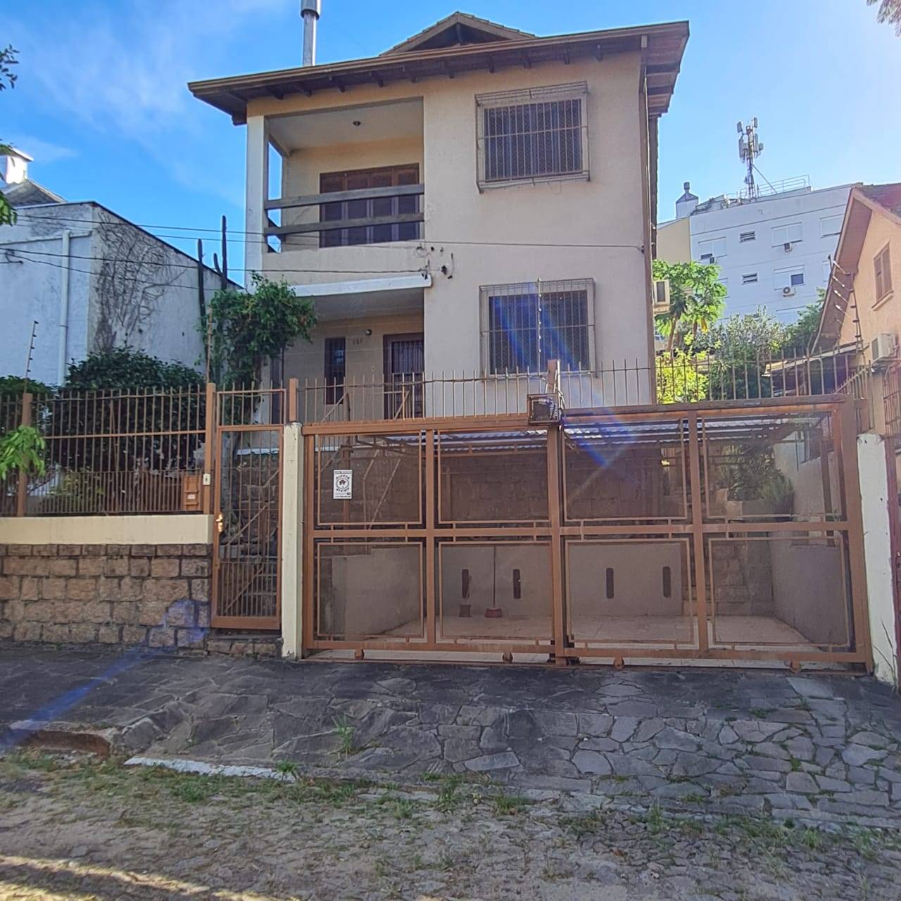 Casa 4d  no bairro Medianeira em Porto Alegre - Park Imobiliária - Bairro Partenon | Porto Alegre-RS 