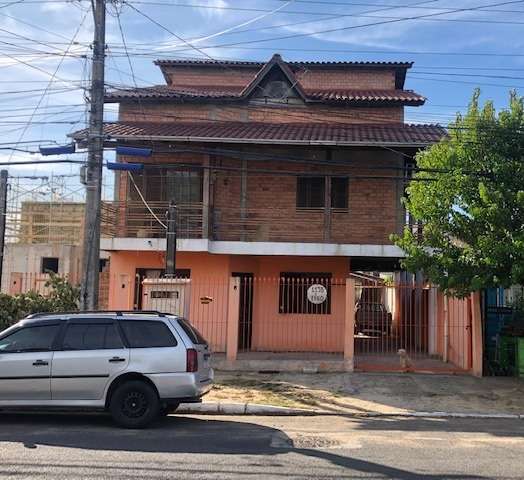 Casa 7 Quartos sendo  2 Suítes no bairro Niterói em Canoas