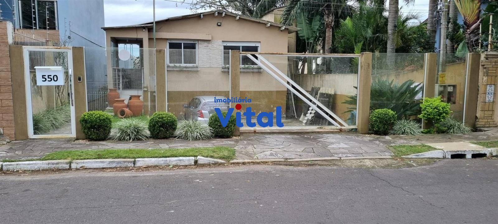 Casa 4 Quartos sendo  1 Suíte no bairro Nossa Senhora das Graças em Canoas