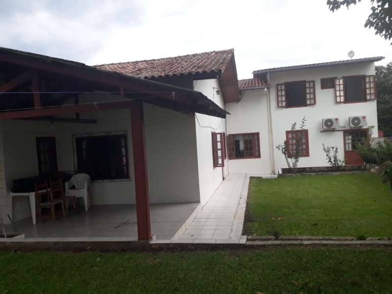 Casa 4 quartos no bairro Esquina