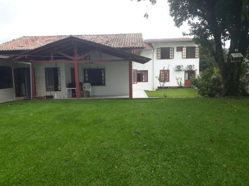 Casa 4 quartos no bairro Esquina