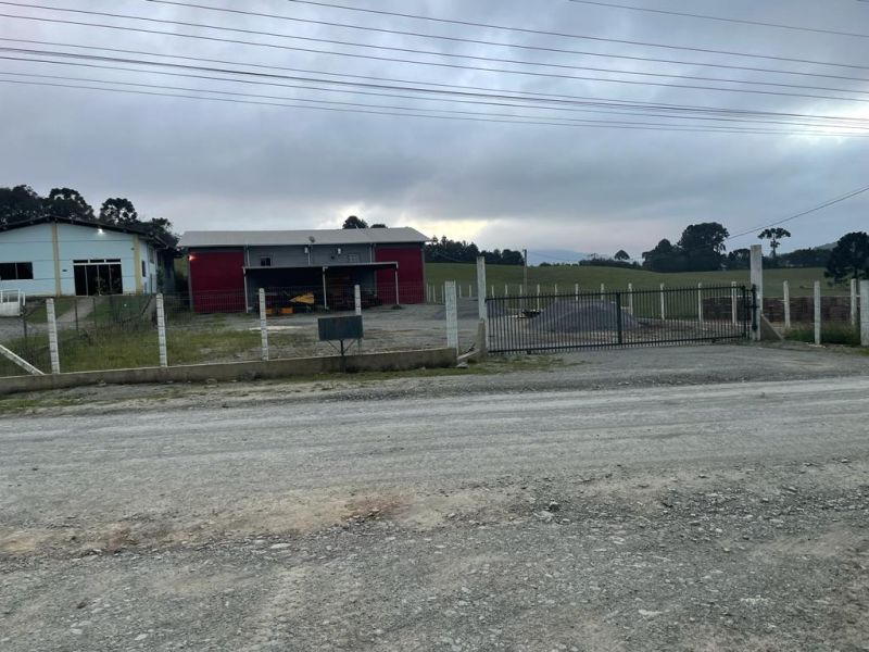 Barracao no bairro Centro