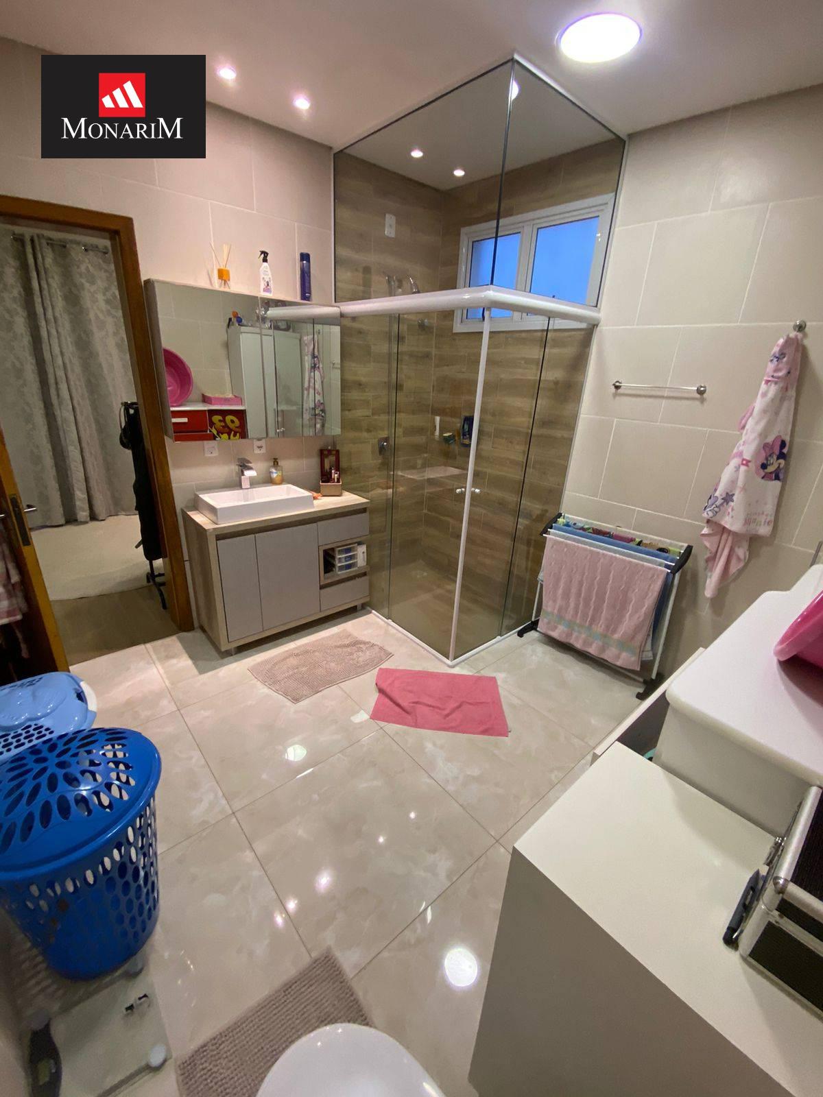 Casa 4 quartos no bairro Coral
