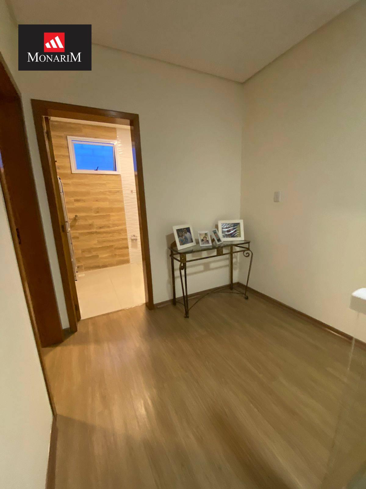 Casa 4 quartos no bairro Coral
