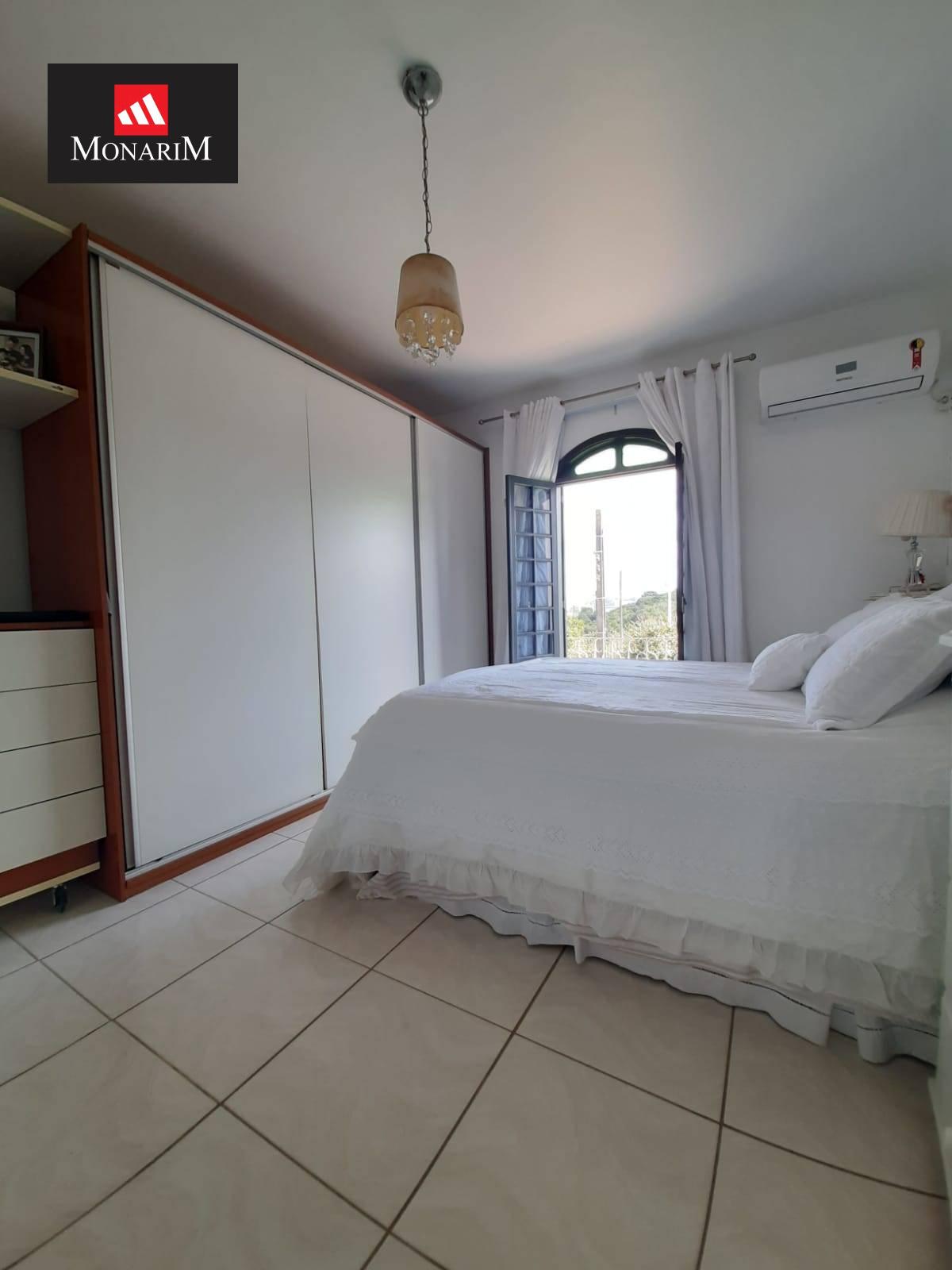 Casa 4 quartos no bairro Frei Rogério