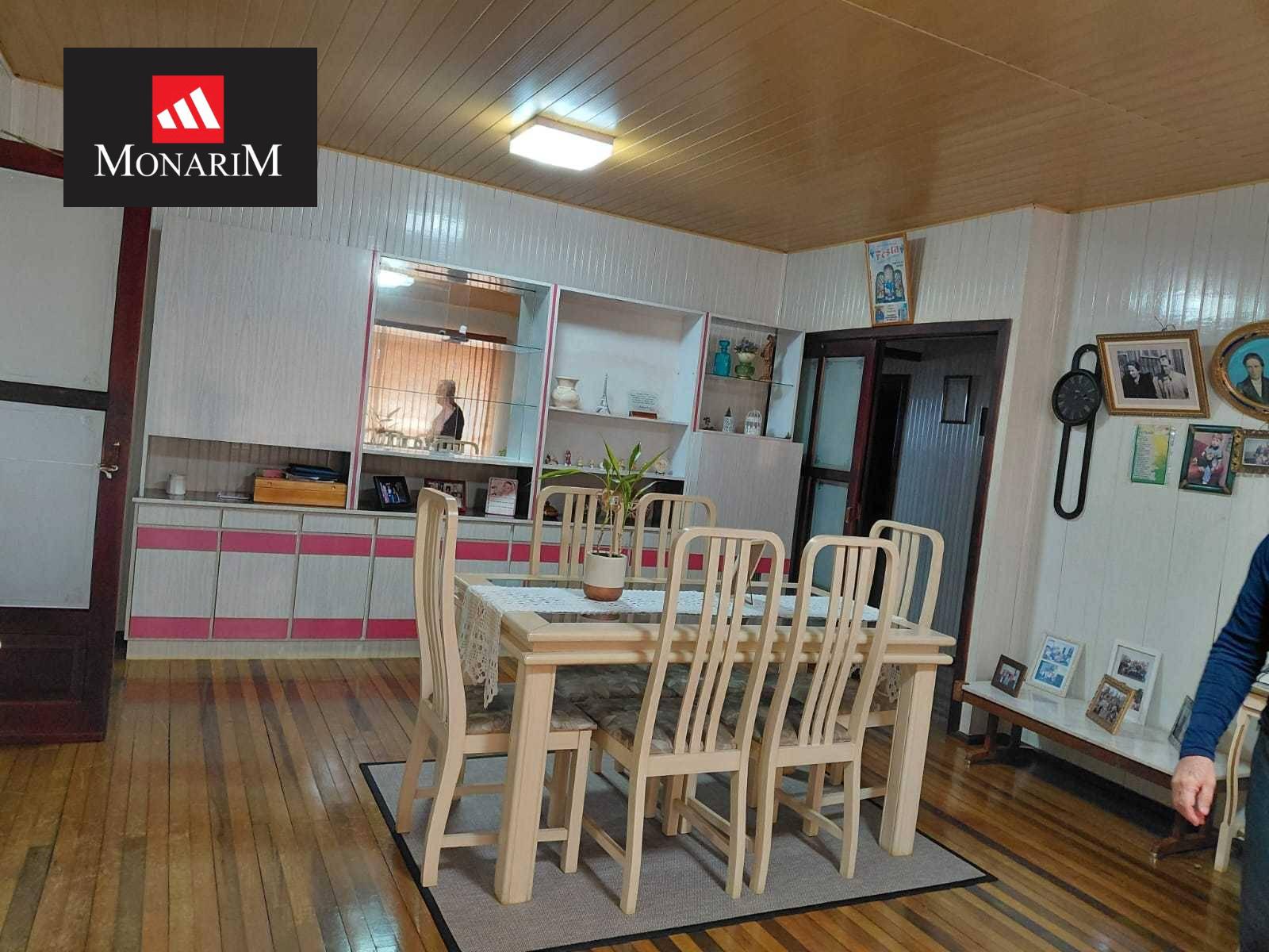 Casa 4 quartos no bairro Coral