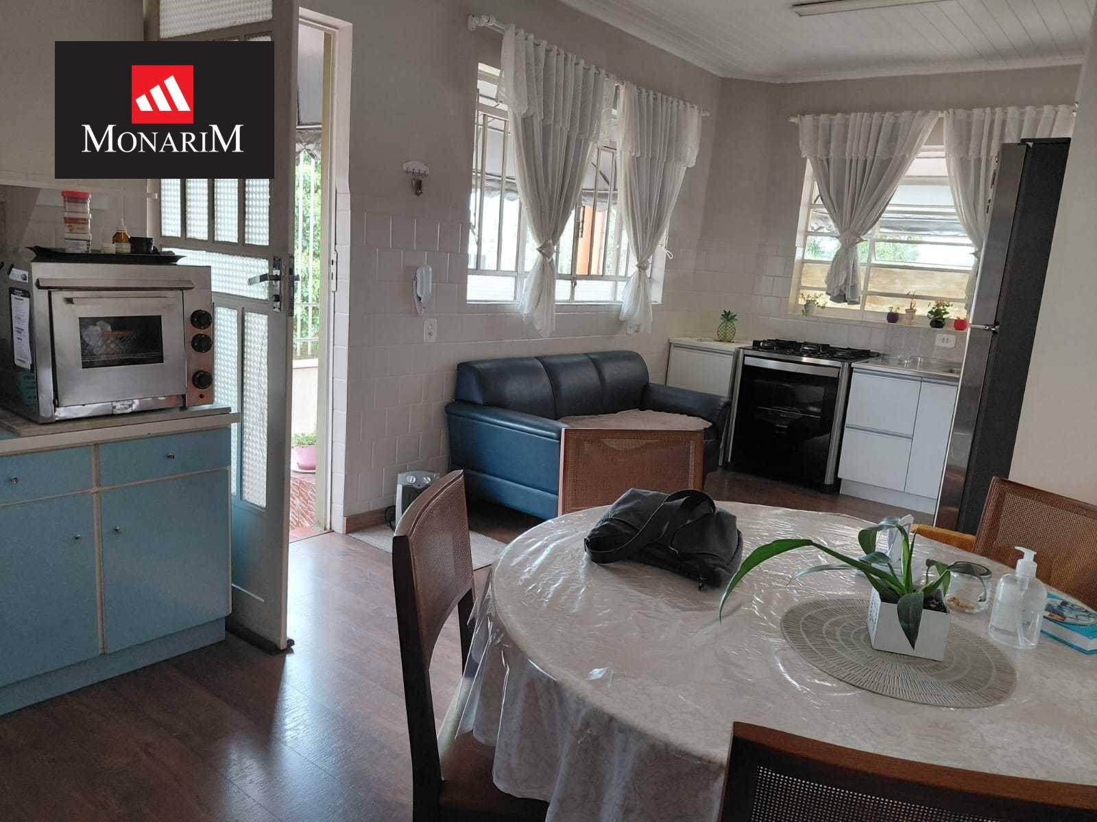 Casa 4 quartos no bairro Coral